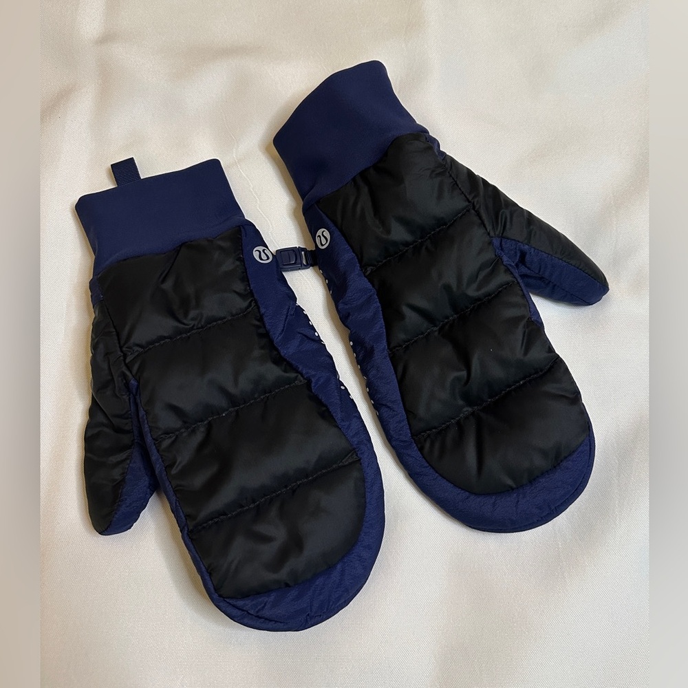 Lululemon Mittens, size M/L